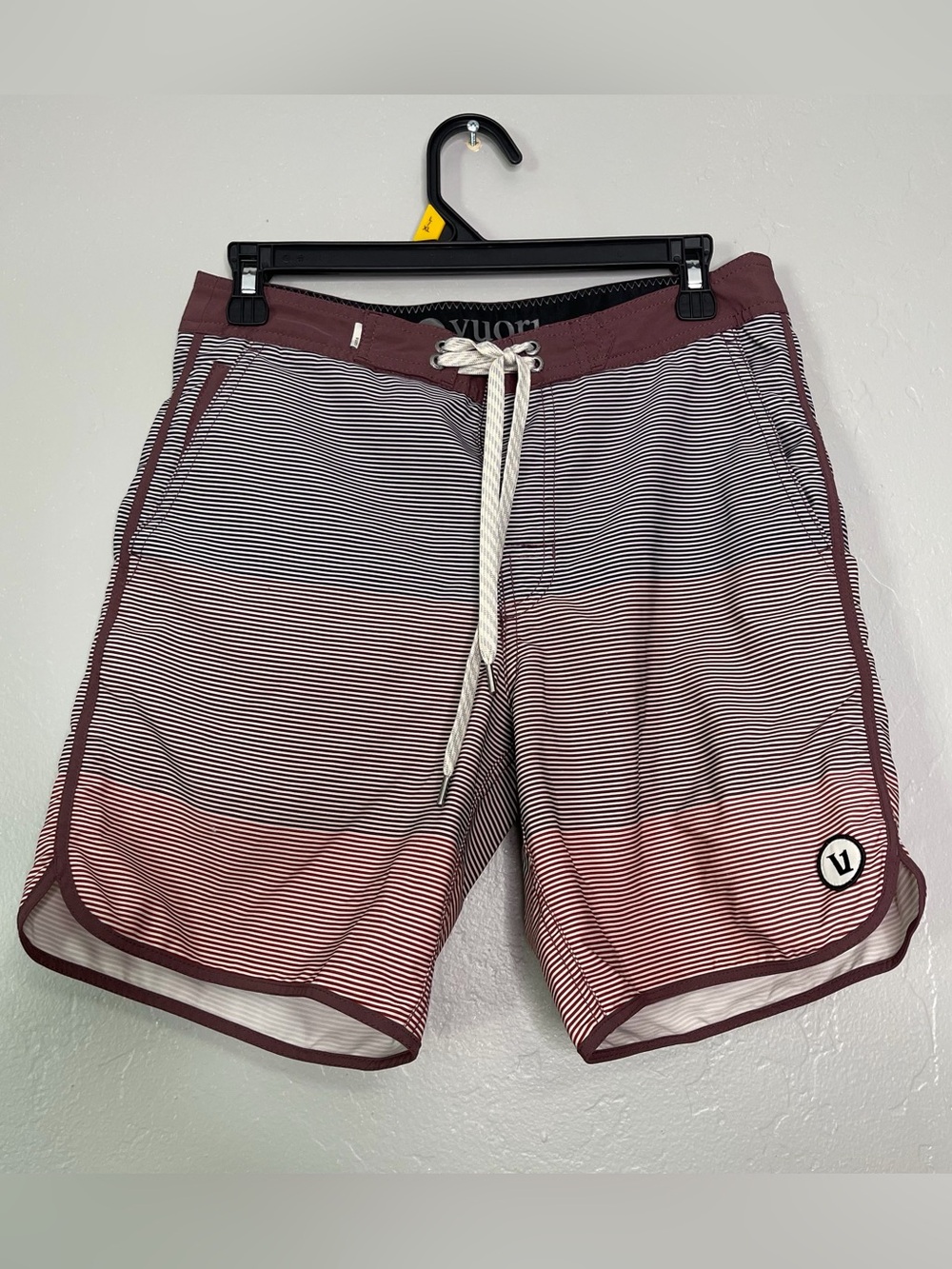 Vuori Mens V314 Cruise Board shorts Sz 28